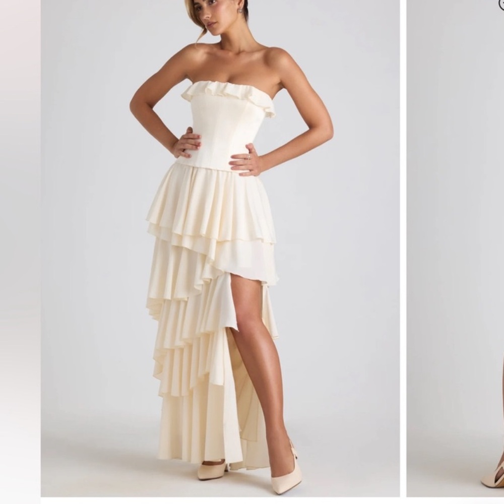 Oh Polly SELENE
Tiered Corset Gown in Ivory
